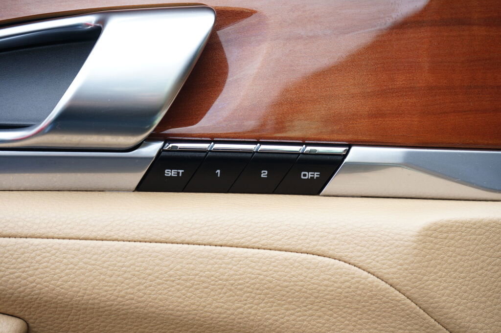 Used 2011 Porsche Panamera 4 image 19