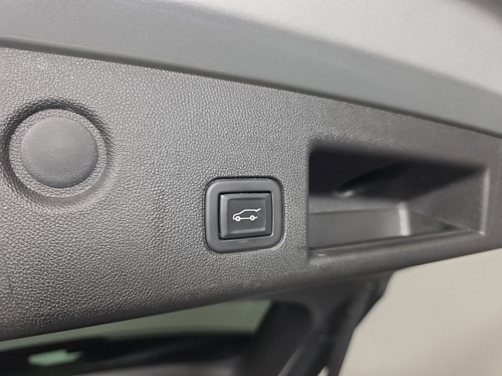 Used 2020 Chevrolet Equinox Premier FWD image 31