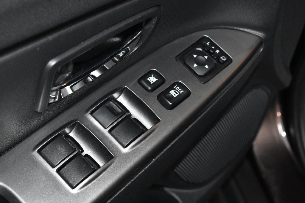Used 2023 Mitsubishi Outlander Sport SE AWD/4WD image 5