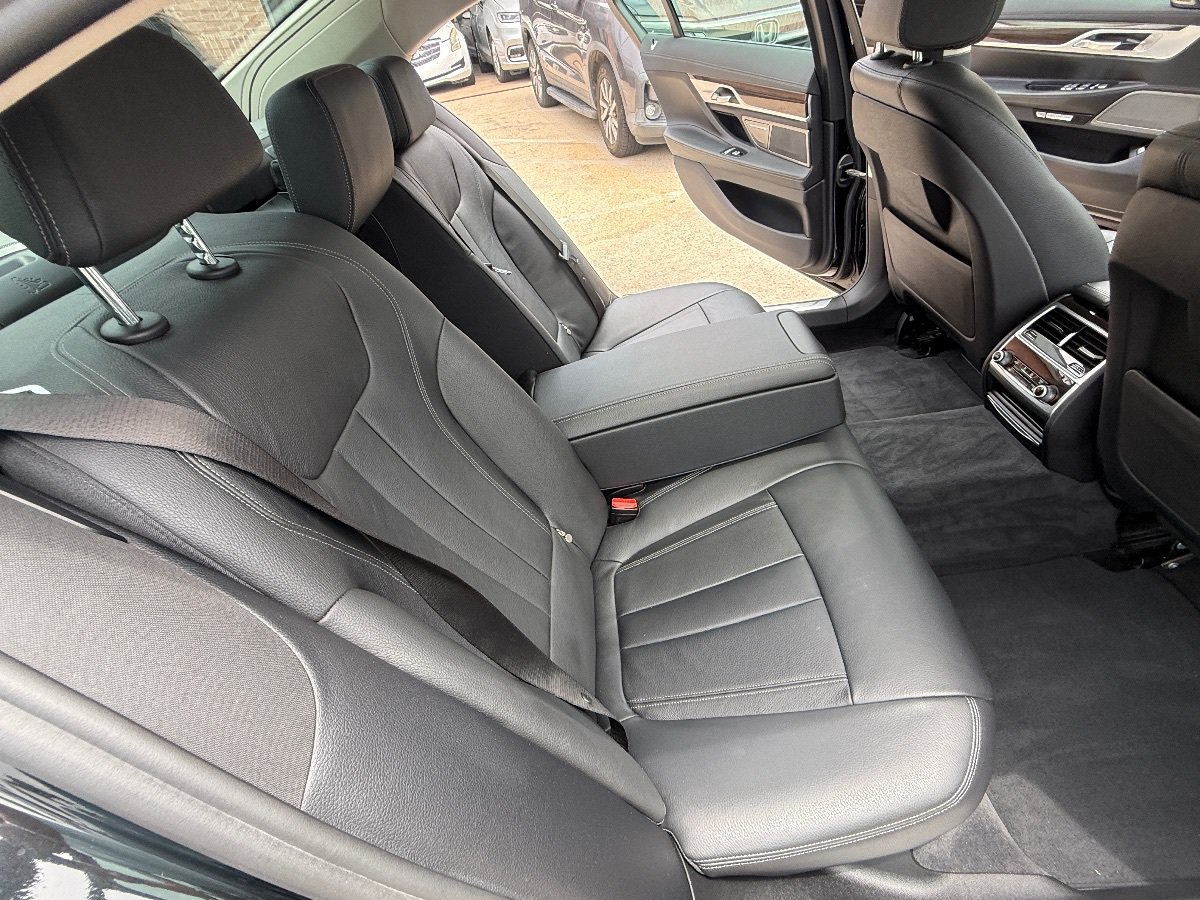 Used 2017 BMW 740i RWD image 12