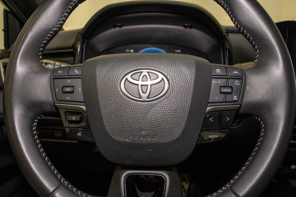 Used 2025 Toyota Camry SE image 17