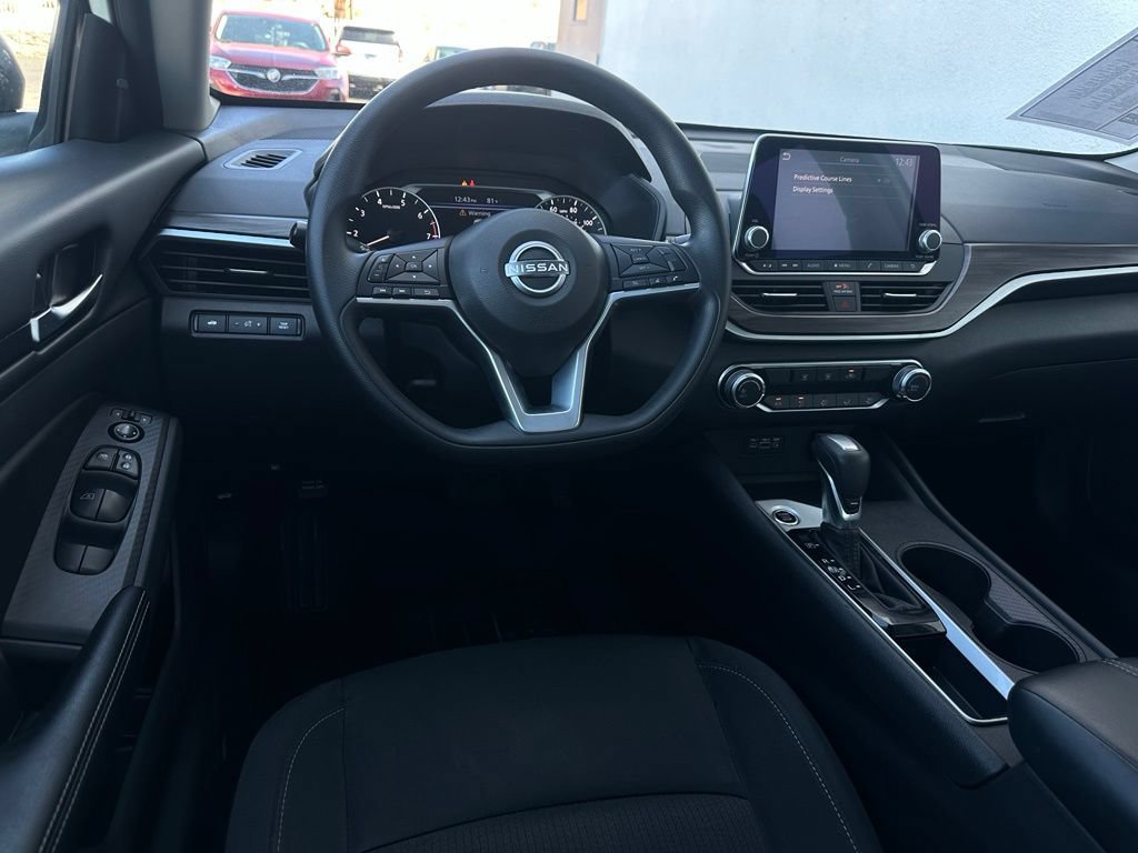 Used 2025 Nissan Altima 2.5 SV FWD image 30