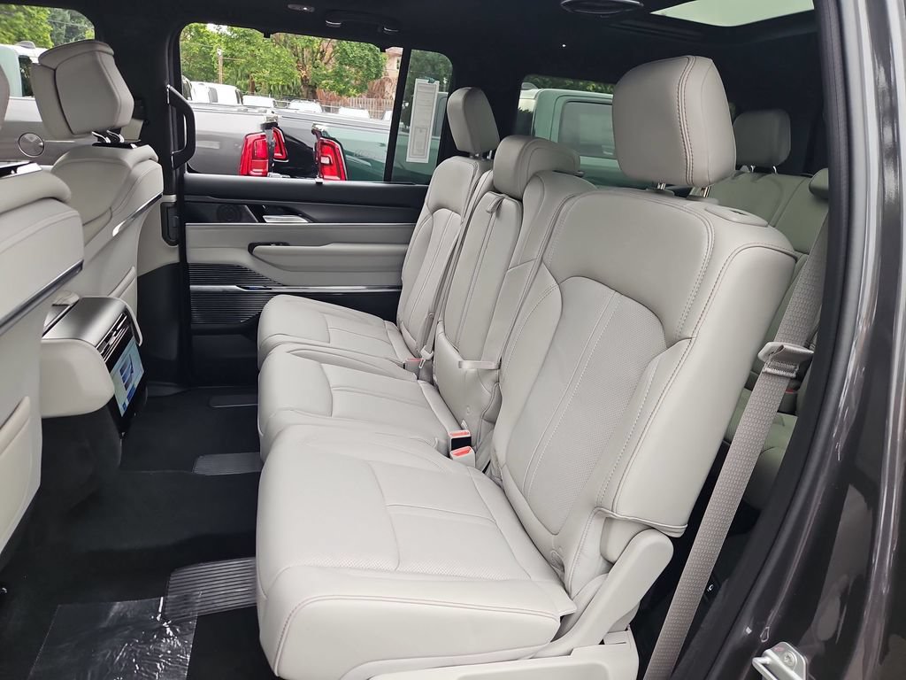 New 2026 Jeep Grand Wagoneer Summit w/ 8-Passenger Seating Package AWD/4WD image 14