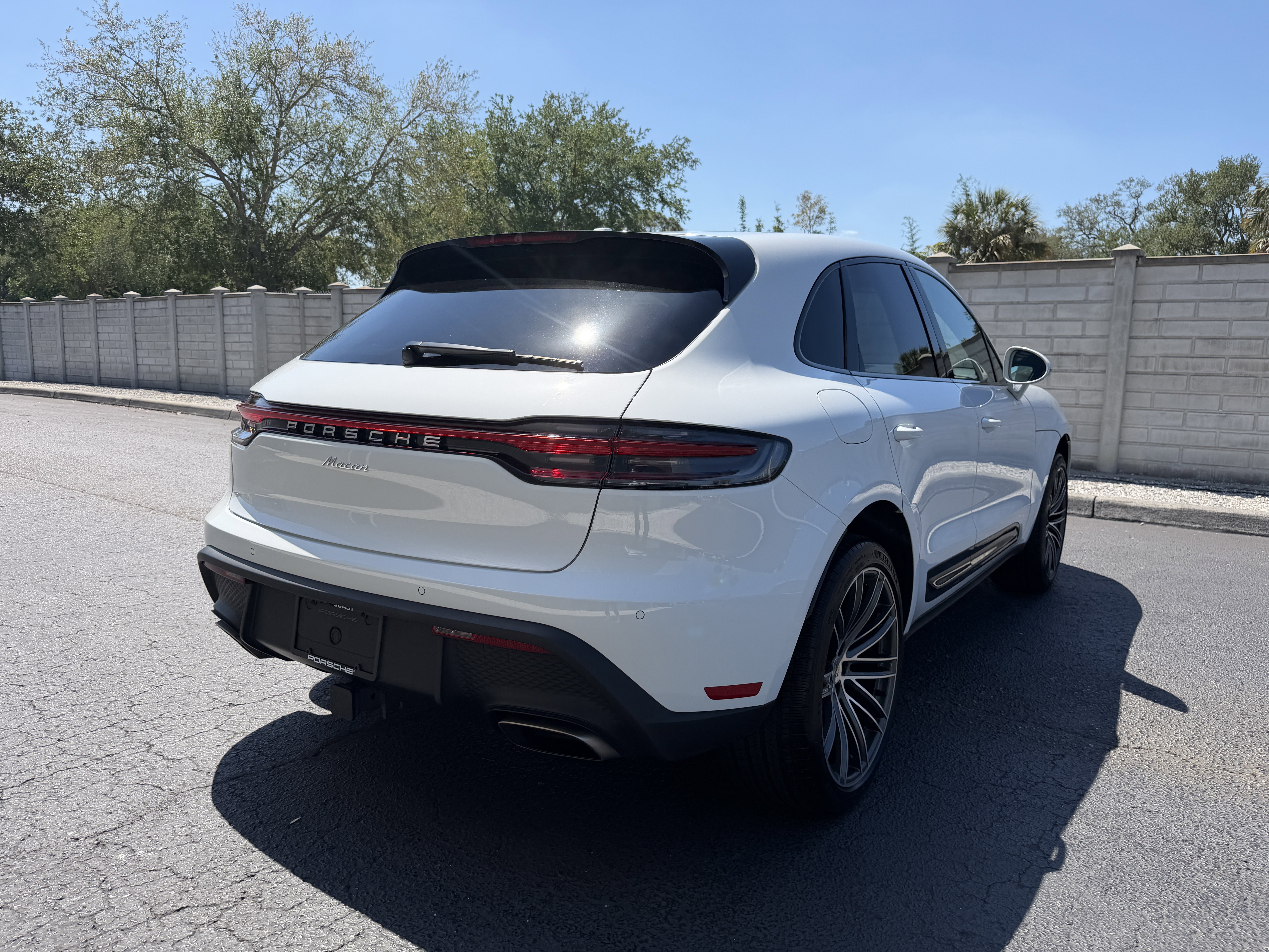 Certified 2025 Porsche Macan AWD/4WD image 6