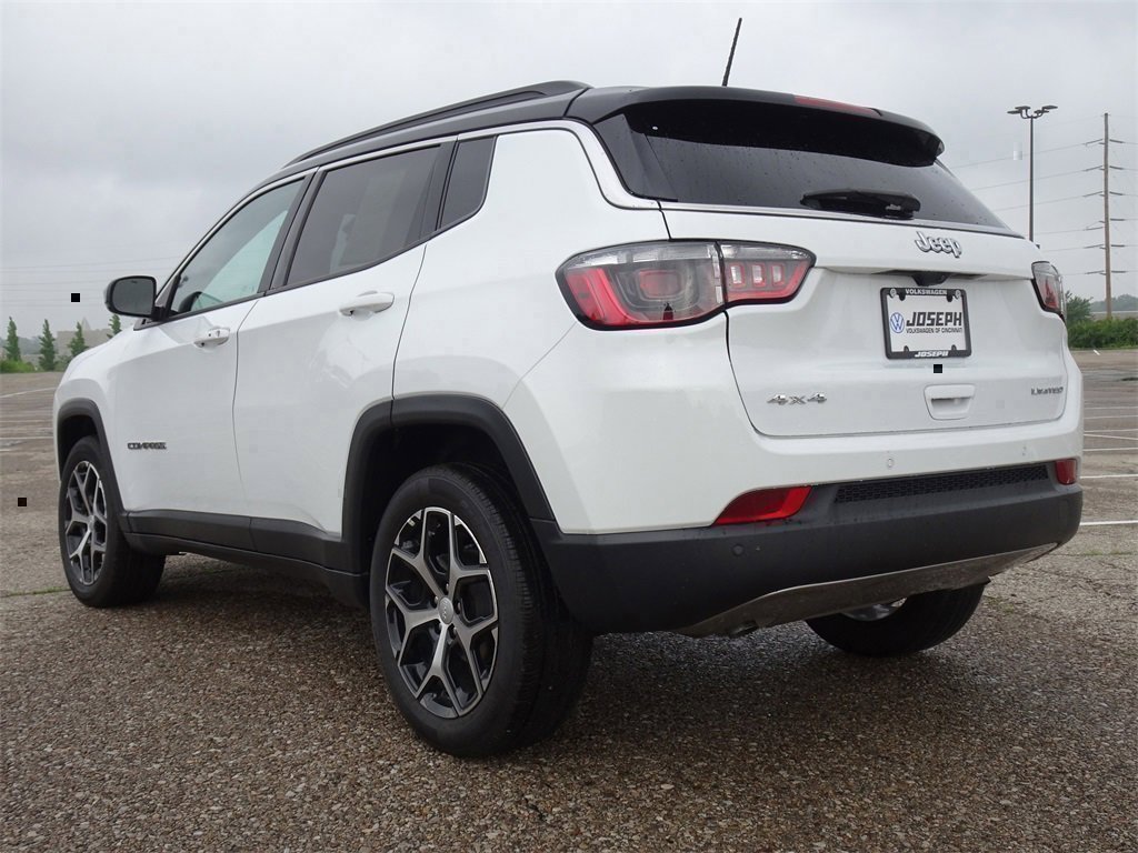 Used 2024 Jeep Compass Limited image 3