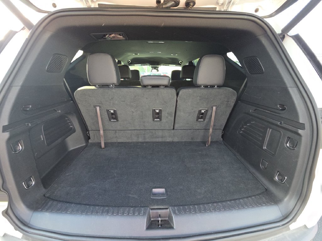 Used 2026 Chevrolet Traverse LT FWD image 16