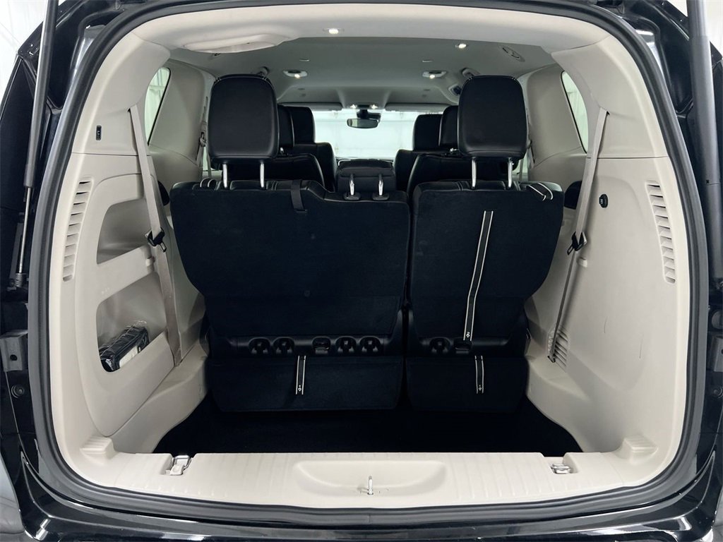 Used 2024 Chrysler Pacifica Touring-L image 23
