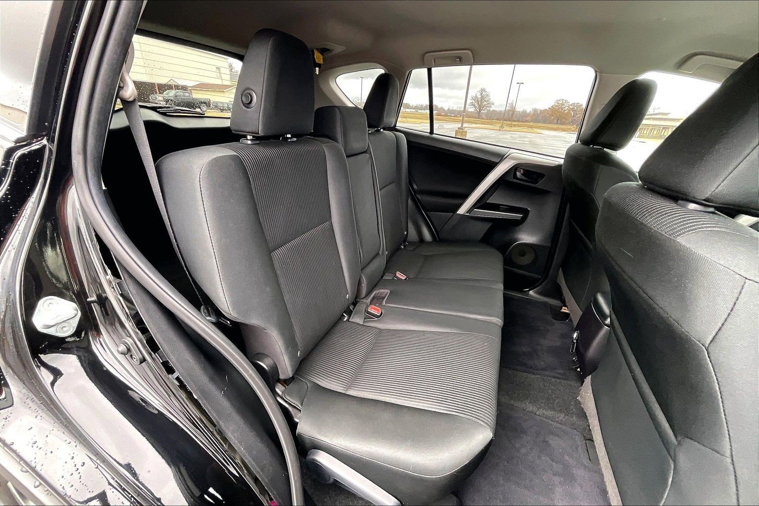 Used 2018 Toyota RAV4 LE image 16