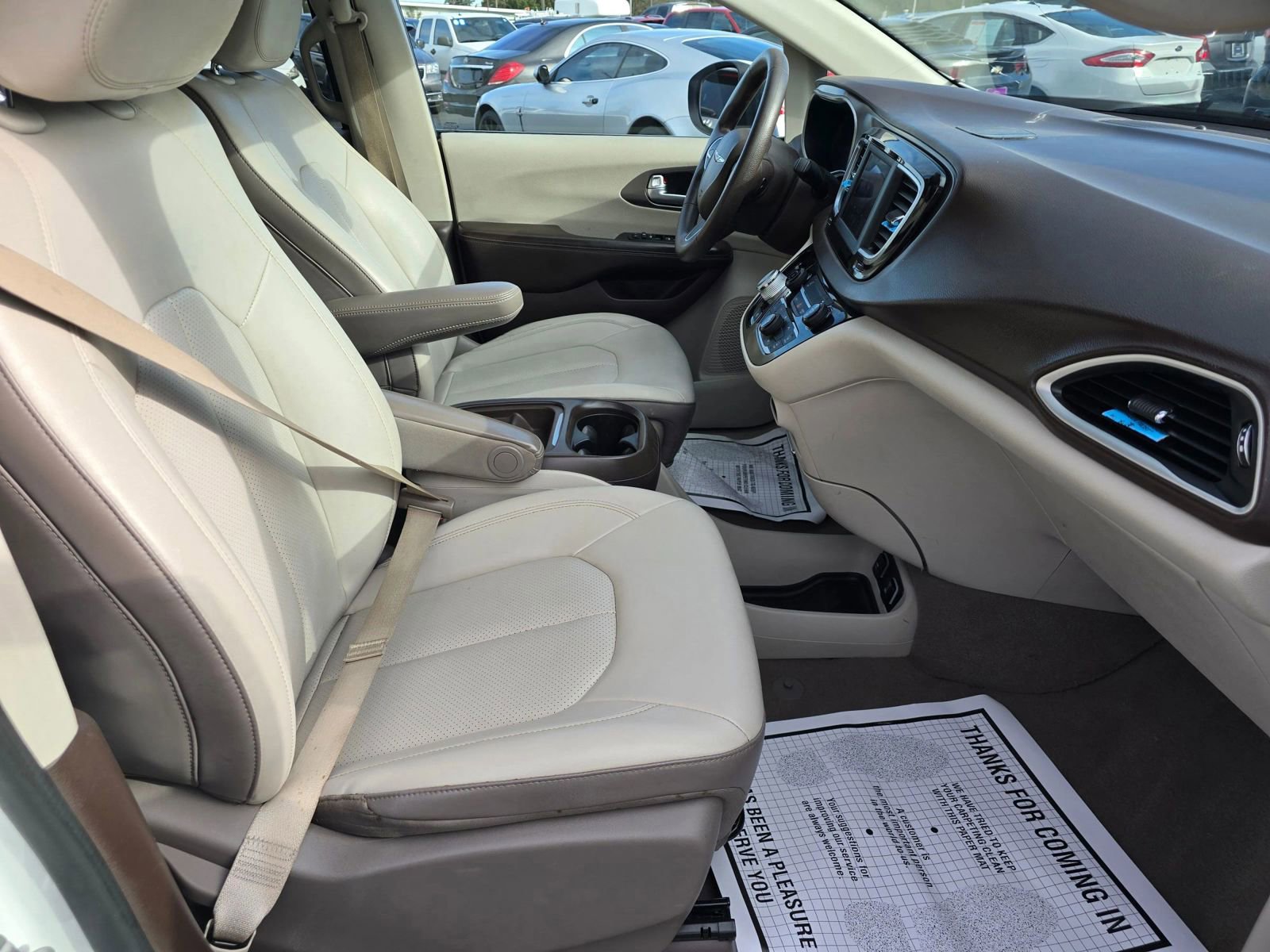 Used 2021 Chrysler Voyager Lxi image 11