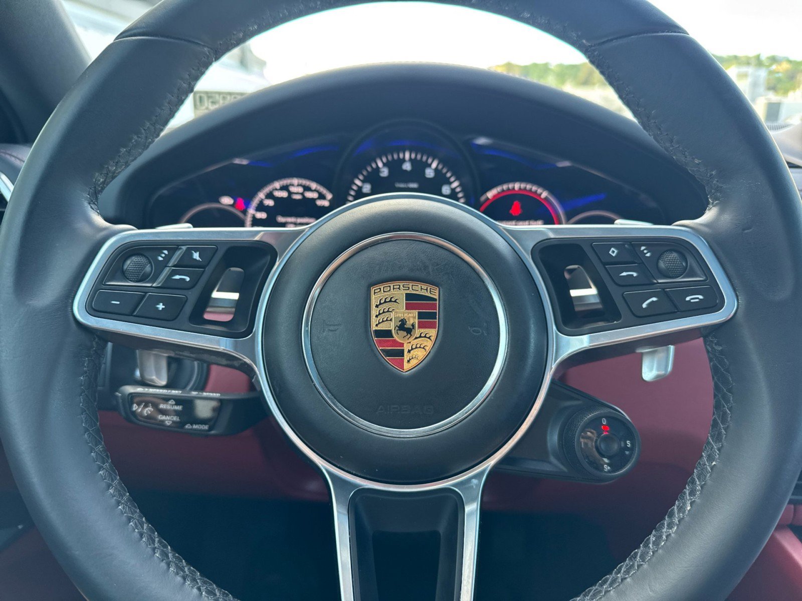 Used 2022 Porsche Cayenne Platinum Edition image 24