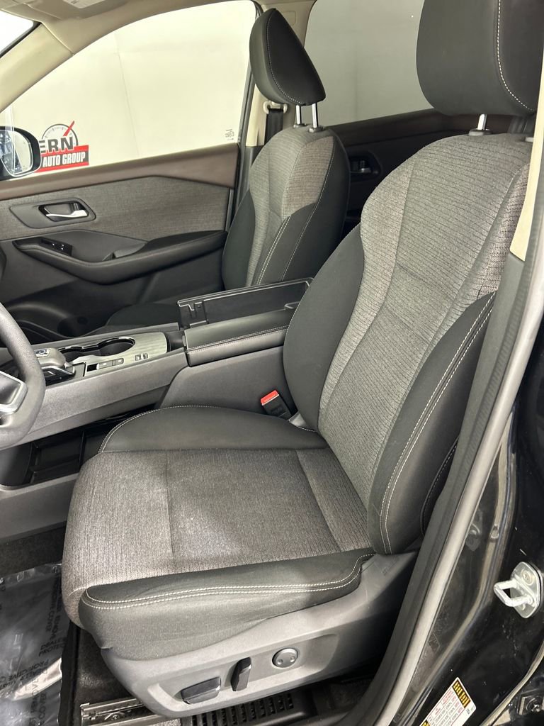 Used 2022 Nissan Rogue SV FWD image 12