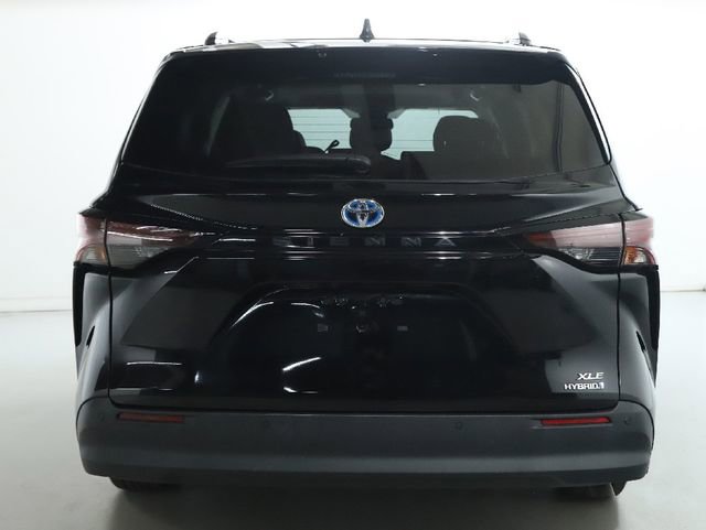 Used 2024 Toyota Sienna XLE image 18
