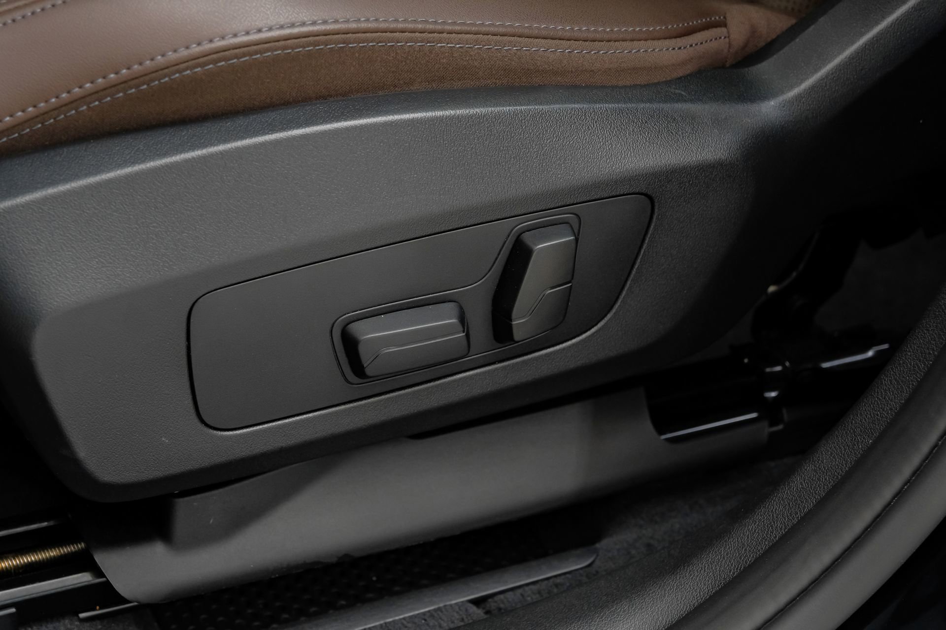 Used 2025 BMW X2 xDrive28i image 32