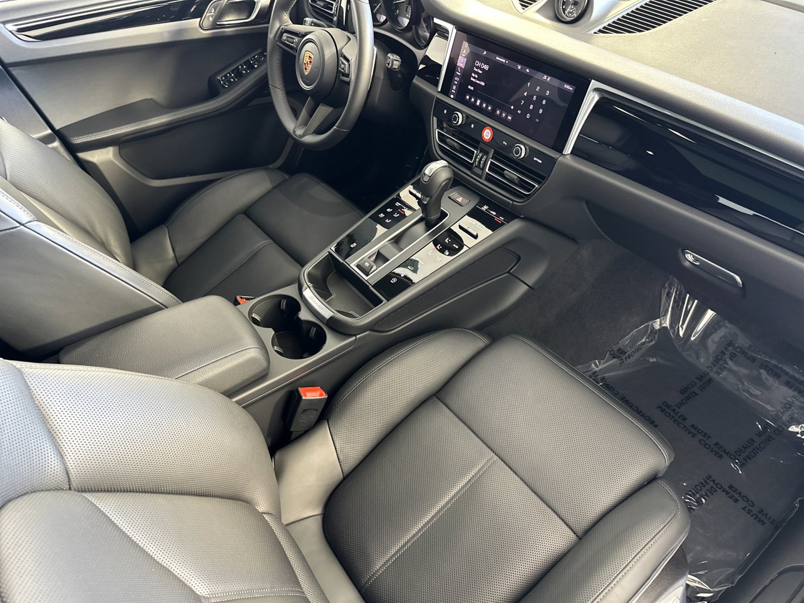 Certified 2026 Porsche Macan AWD/4WD image 18