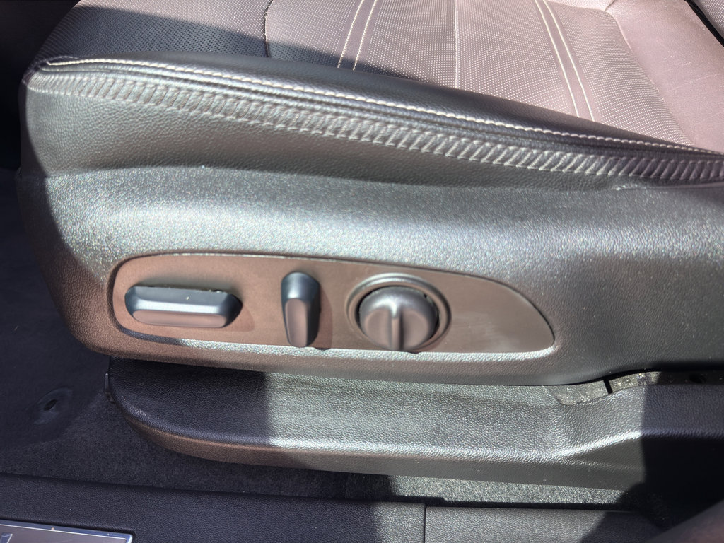 Used 2023 GMC Terrain Denali w/ Denali Premium Package image 15