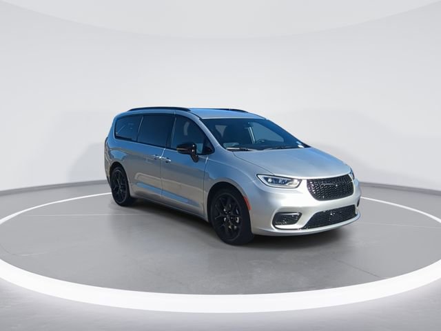 New 2026 Chrysler Pacifica Select w/ S Appearance Package image 2