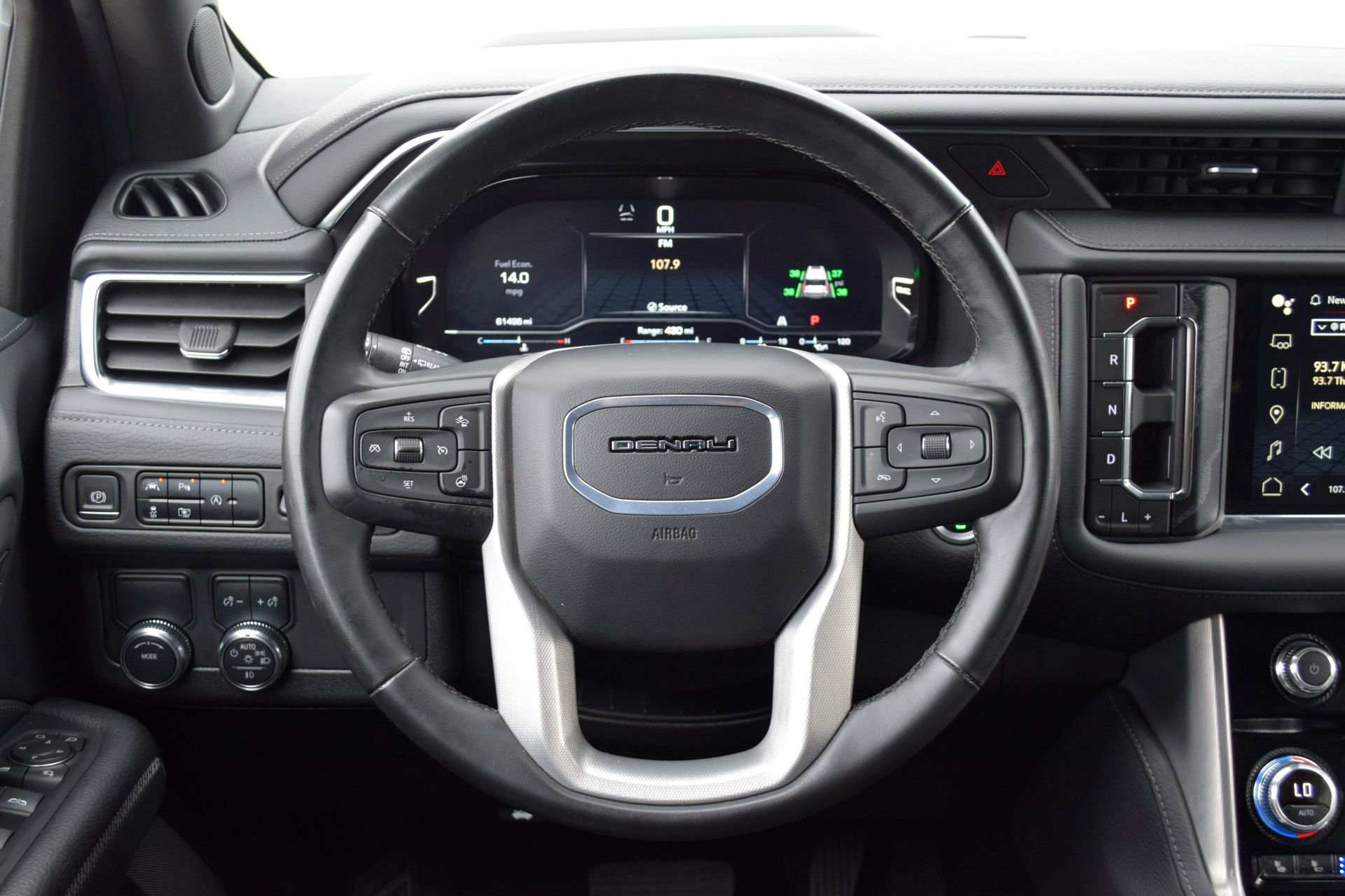 Used 2024 GMC Yukon XL Denali RWD image 8