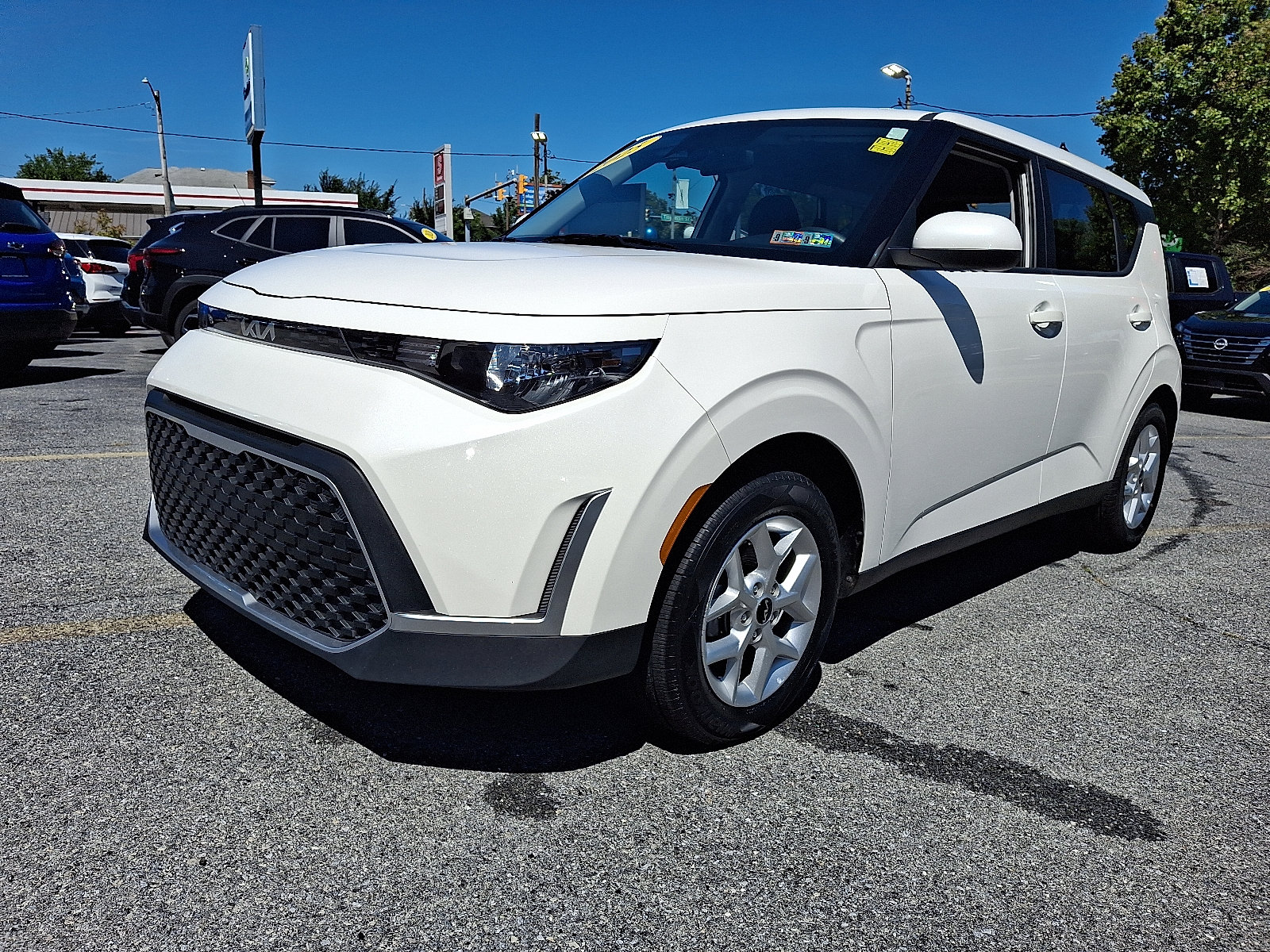 Used 2025 Kia Soul LX w/ LX Technology Package FWD image 1
