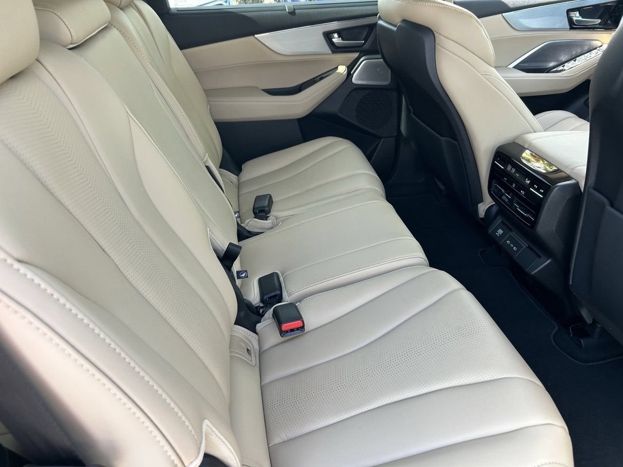 Certified 2025 Acura MDX FWD w/ Technology Package image 15