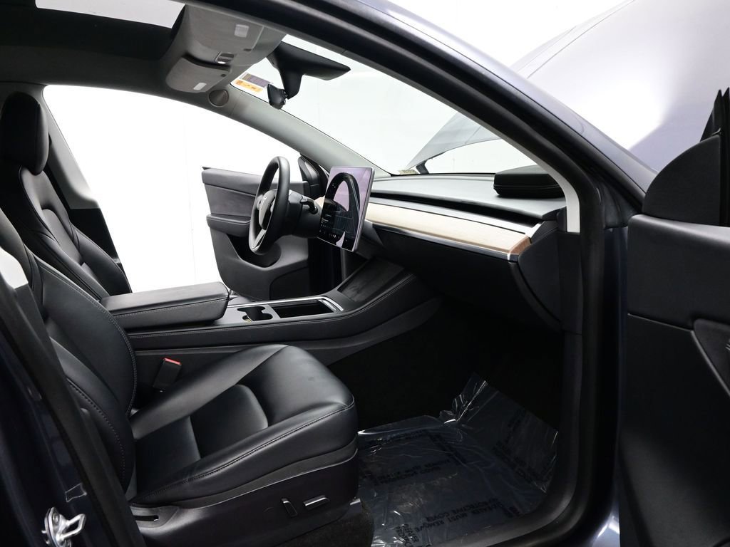 Used 2021 Tesla Model Y Long Range AWD/4WD image 16