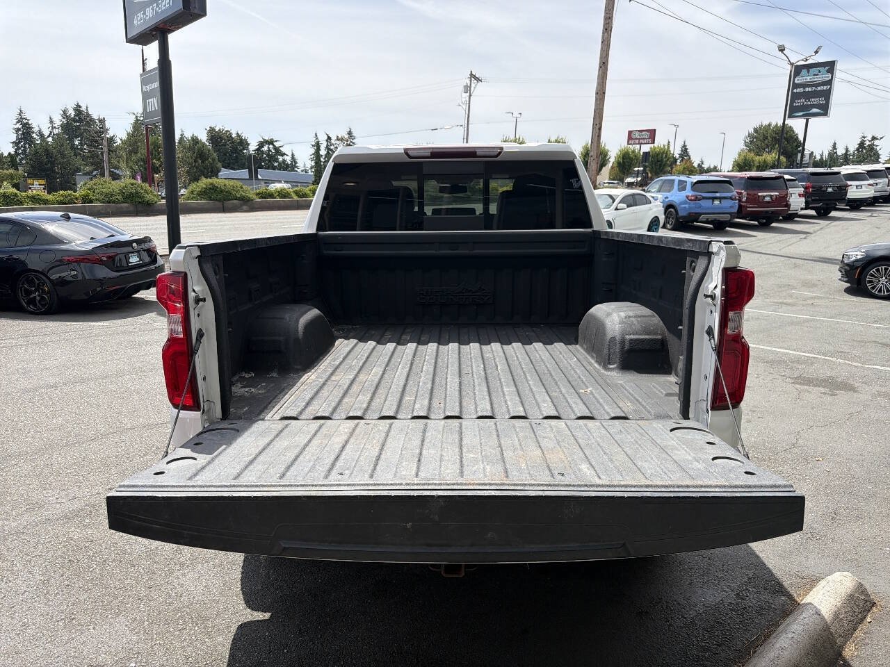 Used 2019 Chevrolet Silverado 1500 High Country w/ Technology Package AWD/4WD image 6
