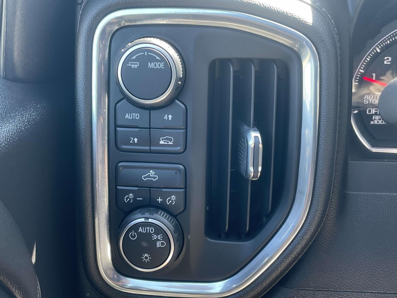 Used 2021 Chevrolet Silverado 1500 LT AWD/4WD image 18