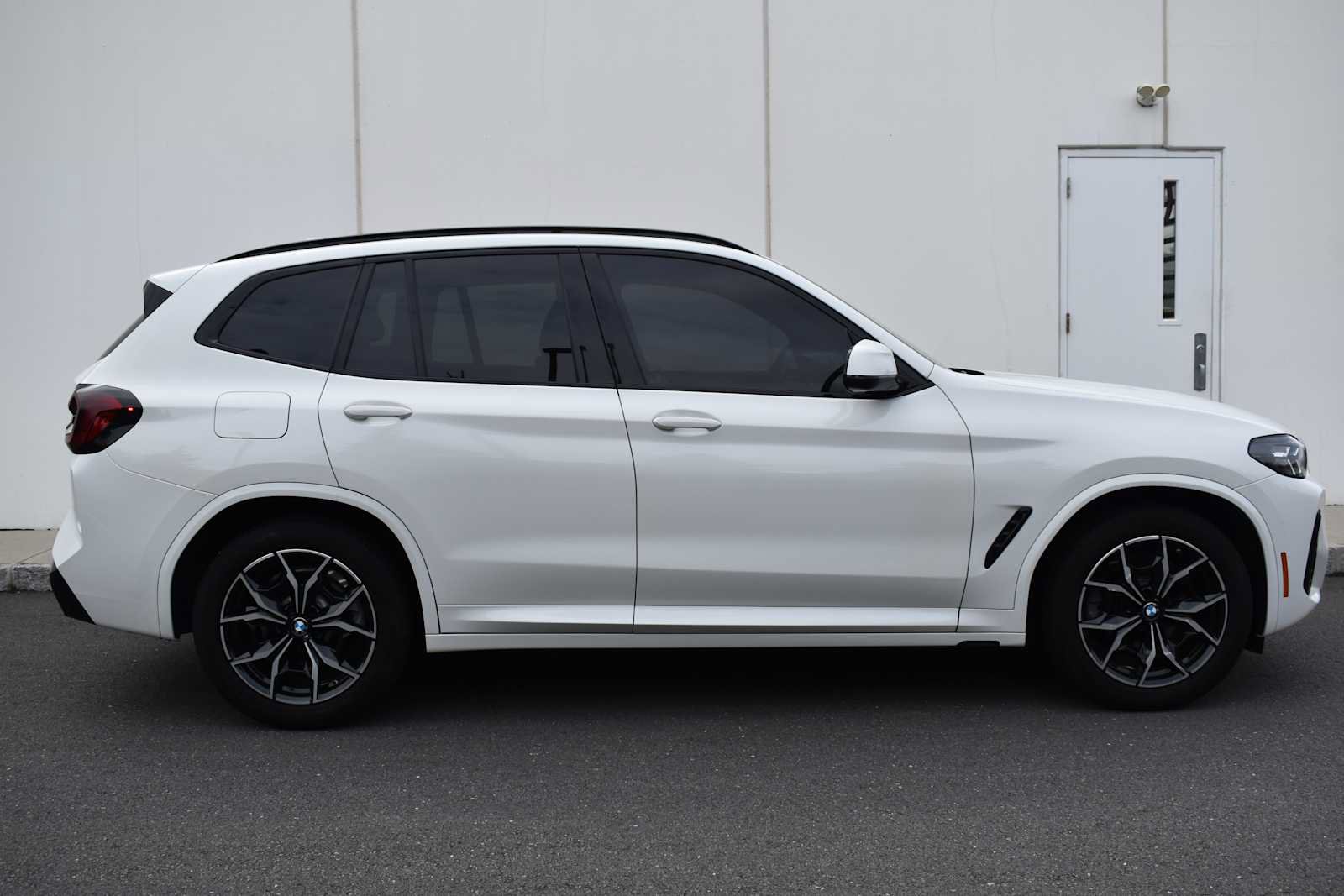 Used 2023 BMW X3 xDrive30i w/ M Sport Package AWD/4WD image 4