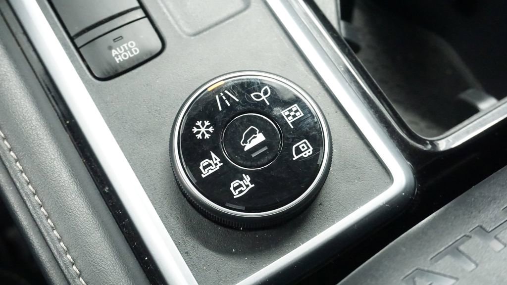 Used 2023 Nissan Pathfinder SL image 40