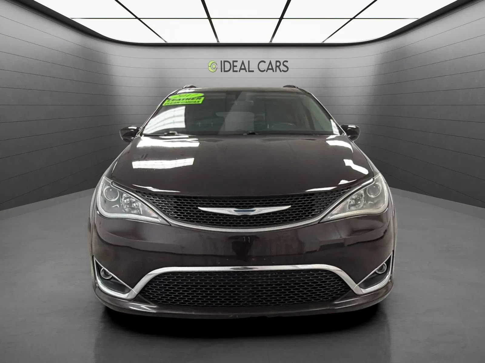 Used 2017 Chrysler Pacifica Touring-L FWD image 2