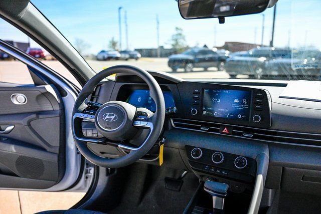 New 2026 Hyundai Elantra SE image 15