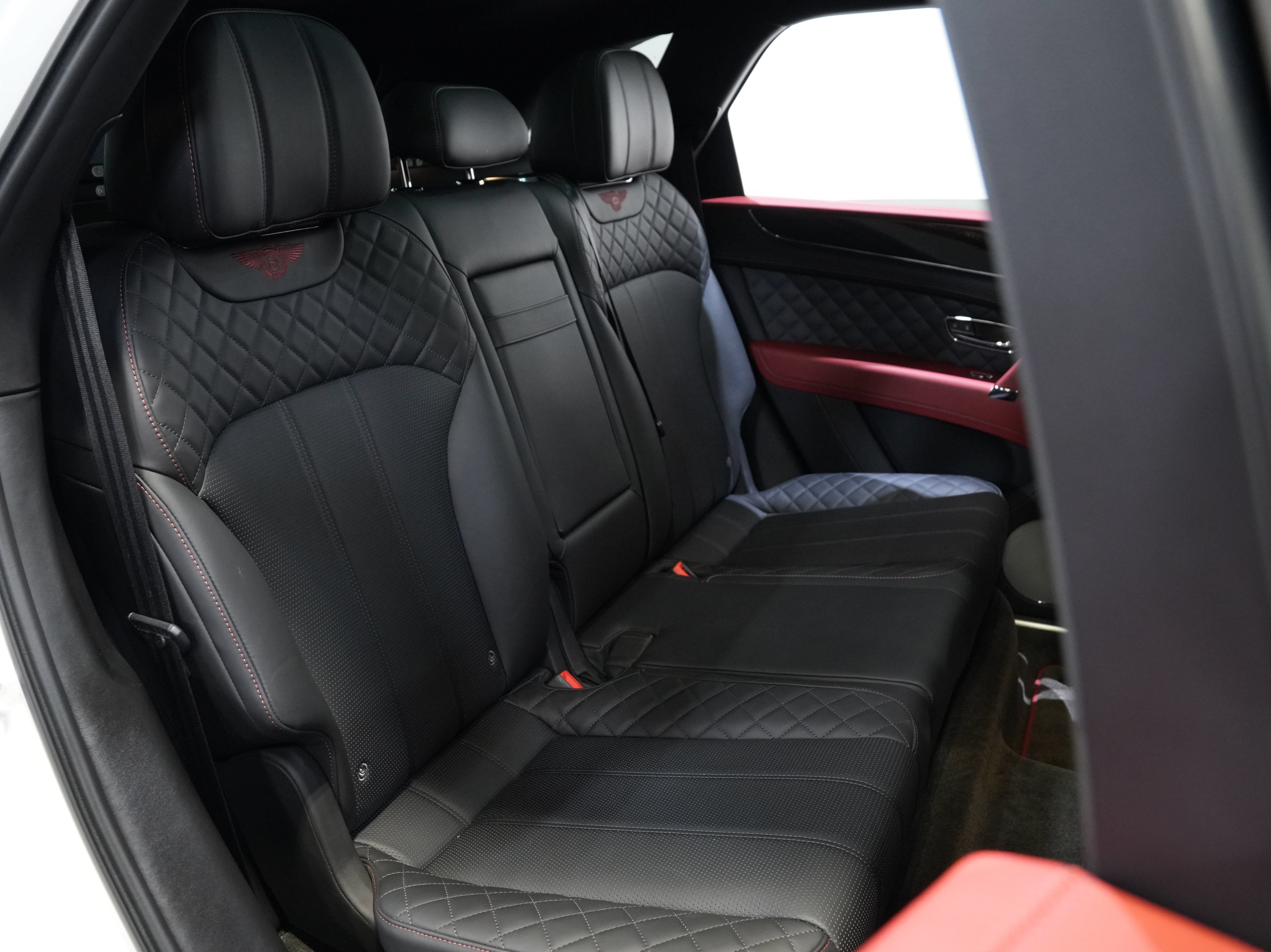 Used 2018 Bentley Bentayga AWD/4WD image 39