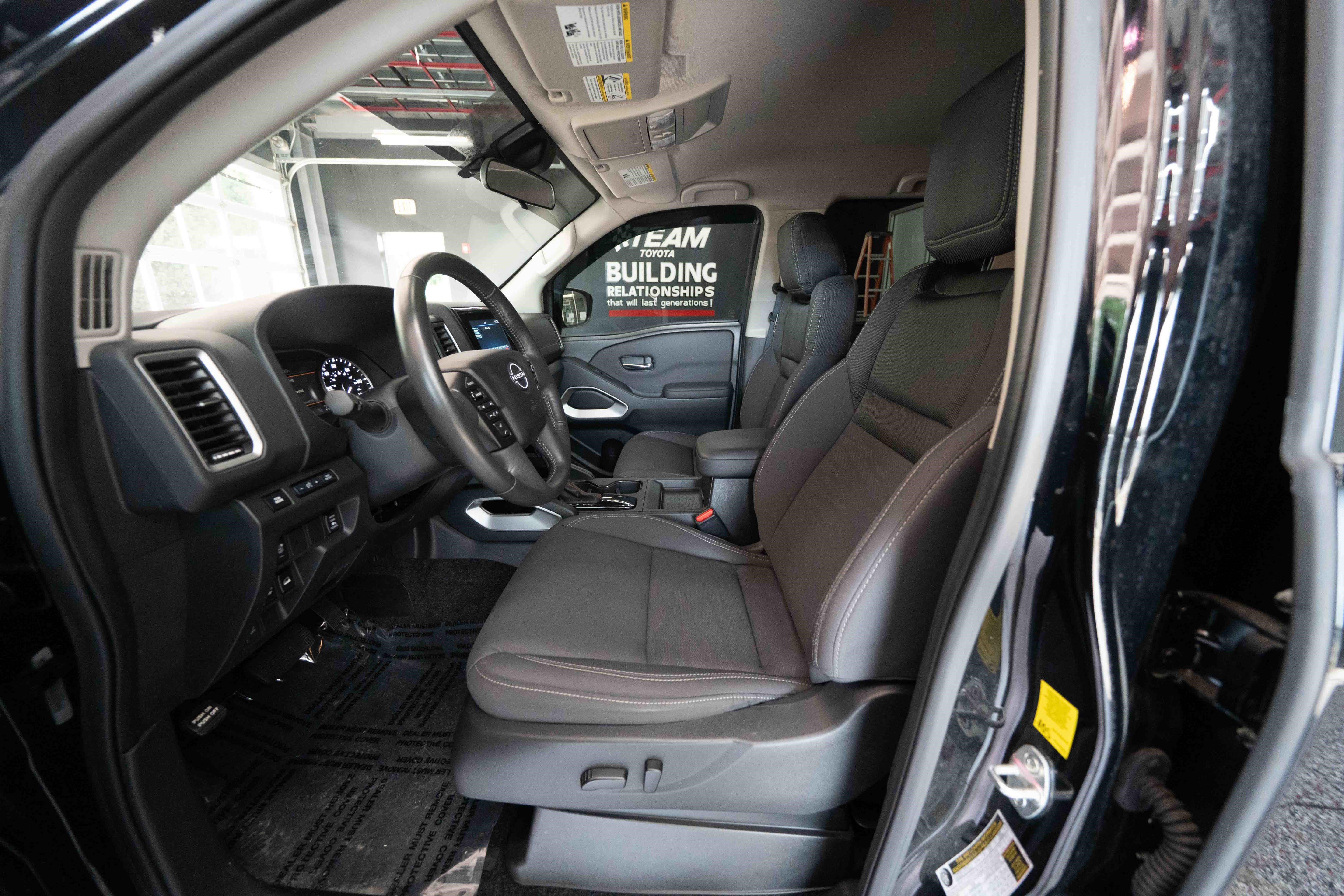 Used 2024 Nissan Frontier SV w/ Hardbody Edition AWD/4WD image 9