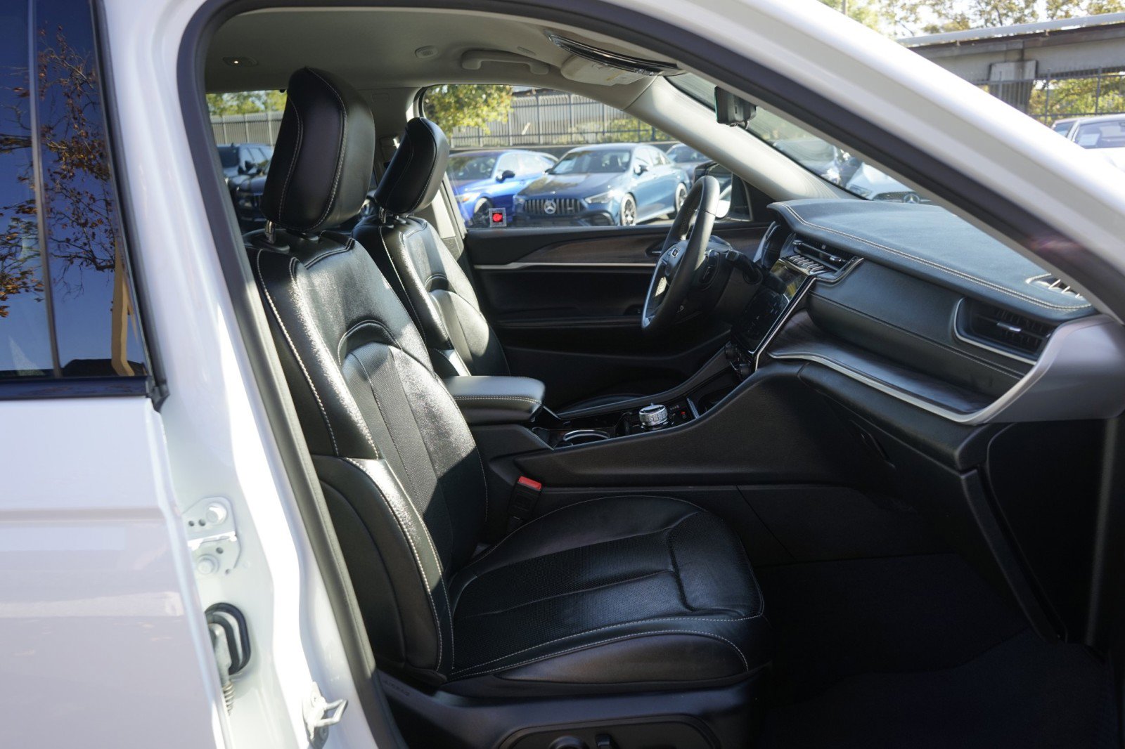 Used 2023 Jeep Grand Cherokee L Limited w/ Luxury Tech Group II image 18