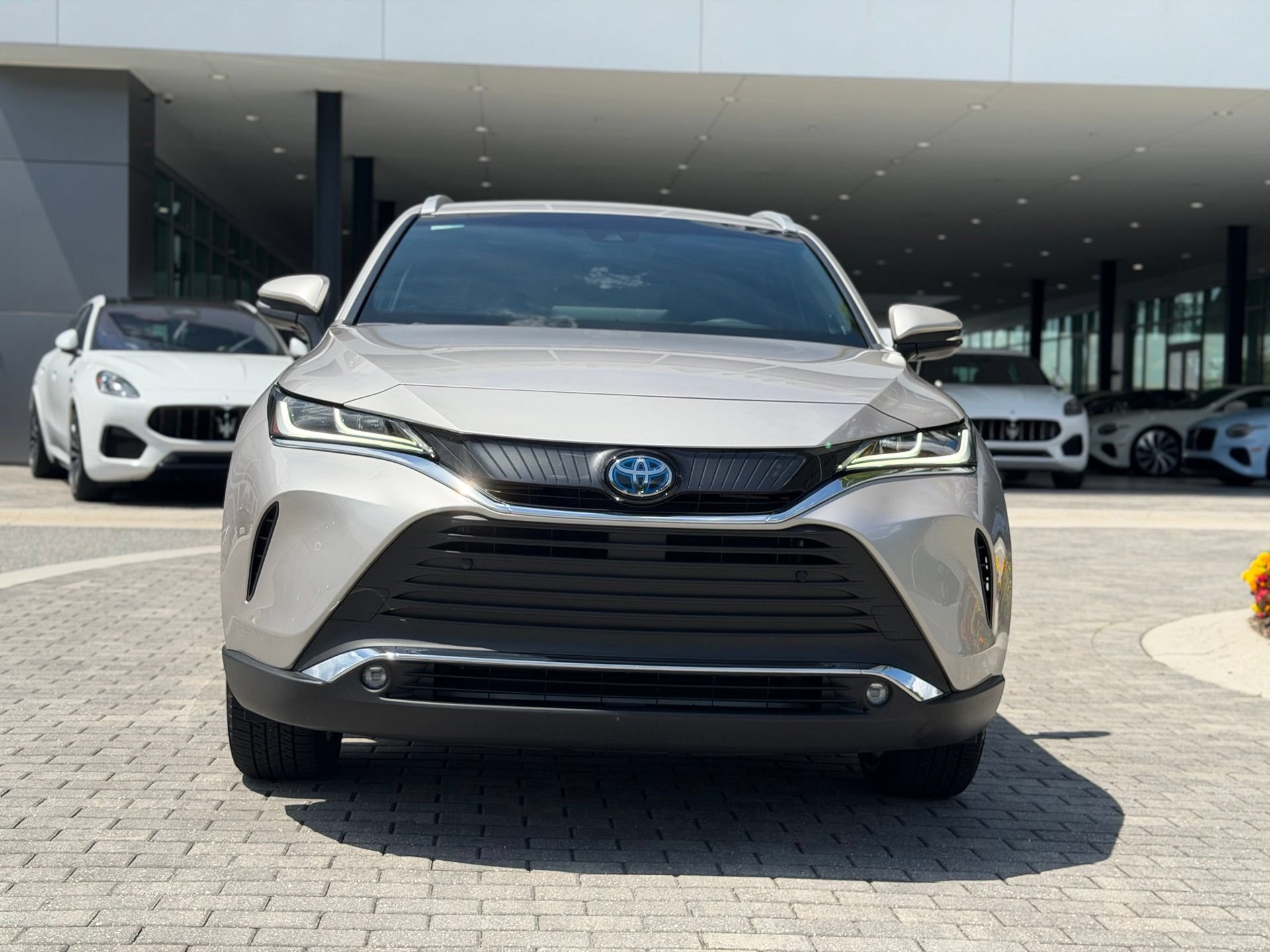 Used 2024 Toyota Venza XLE AWD/4WD image 8