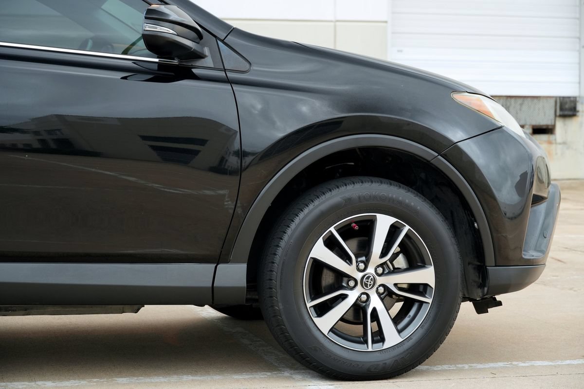 Used 2016 Toyota RAV4 XLE w/ Convenience Package FWD image 29