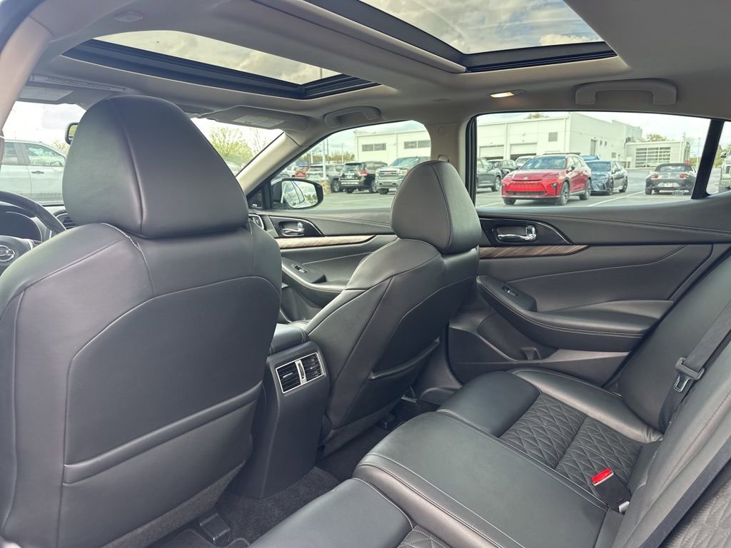 Used 2017 Nissan Maxima Platinum w/ Medallion Package image 30