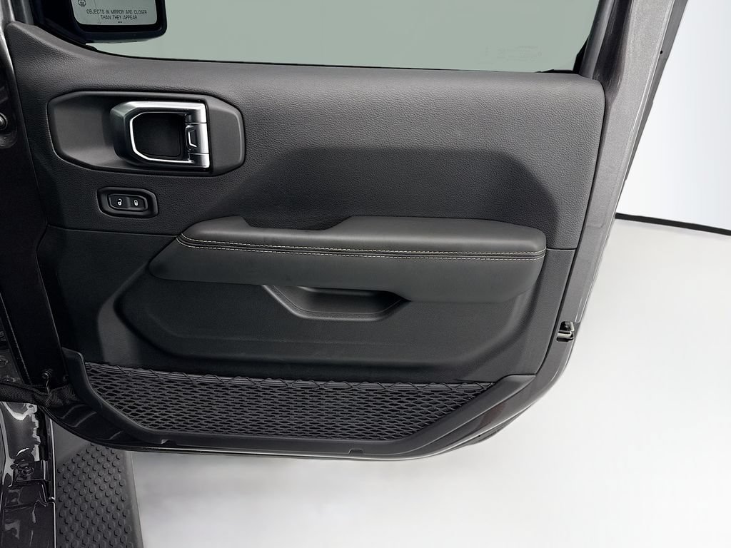 Used 2025 Jeep Wrangler Unlimited Sahara AWD/4WD image 24