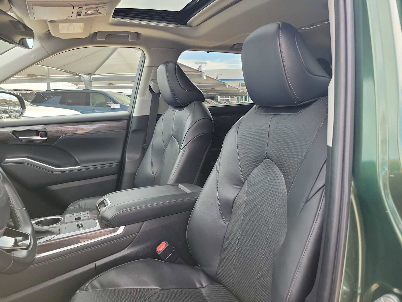 Used 2023 Toyota Highlander Limited image 7