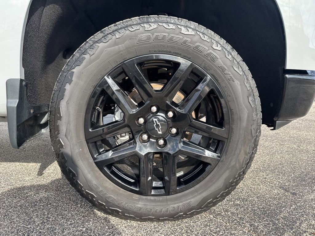 Used 2024 Chevrolet Silverado 1500 LT Trail Boss w/ Convenience Package II AWD/4WD image 9