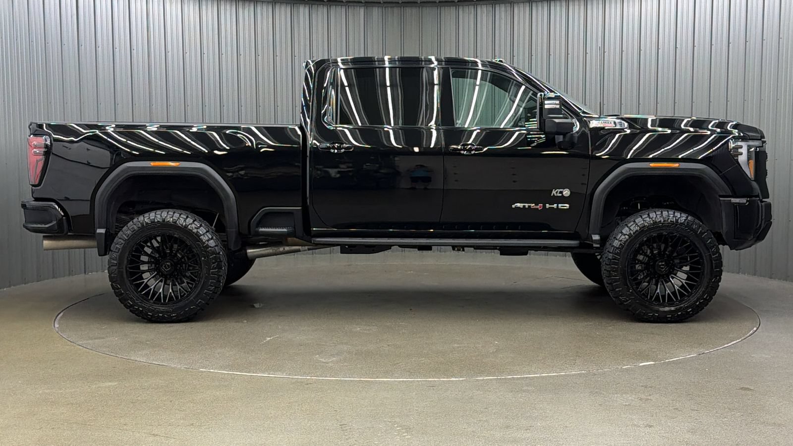 Used 2025 GMC Sierra 2500 AT4 w/ AT4 Premium Plus Package AWD/4WD image 6