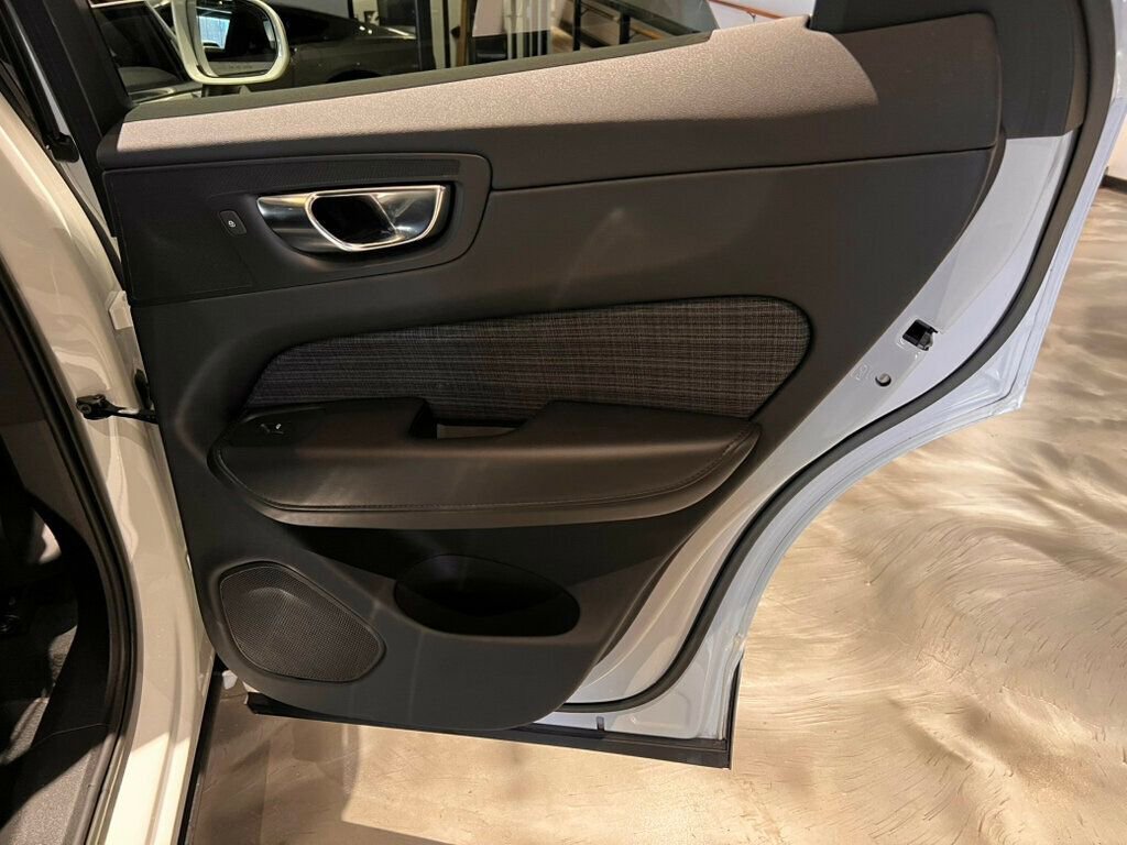 Used 2023 Volvo XC60 B5 Core image 27