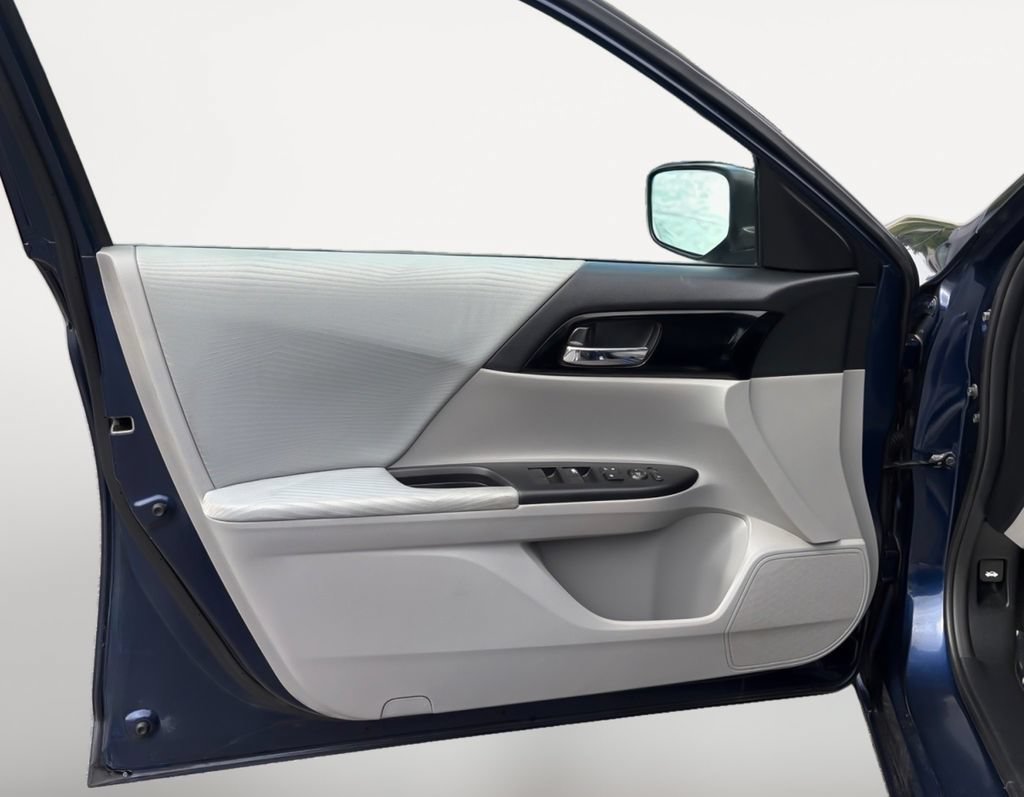 Used 2017 Honda Accord LX image 10