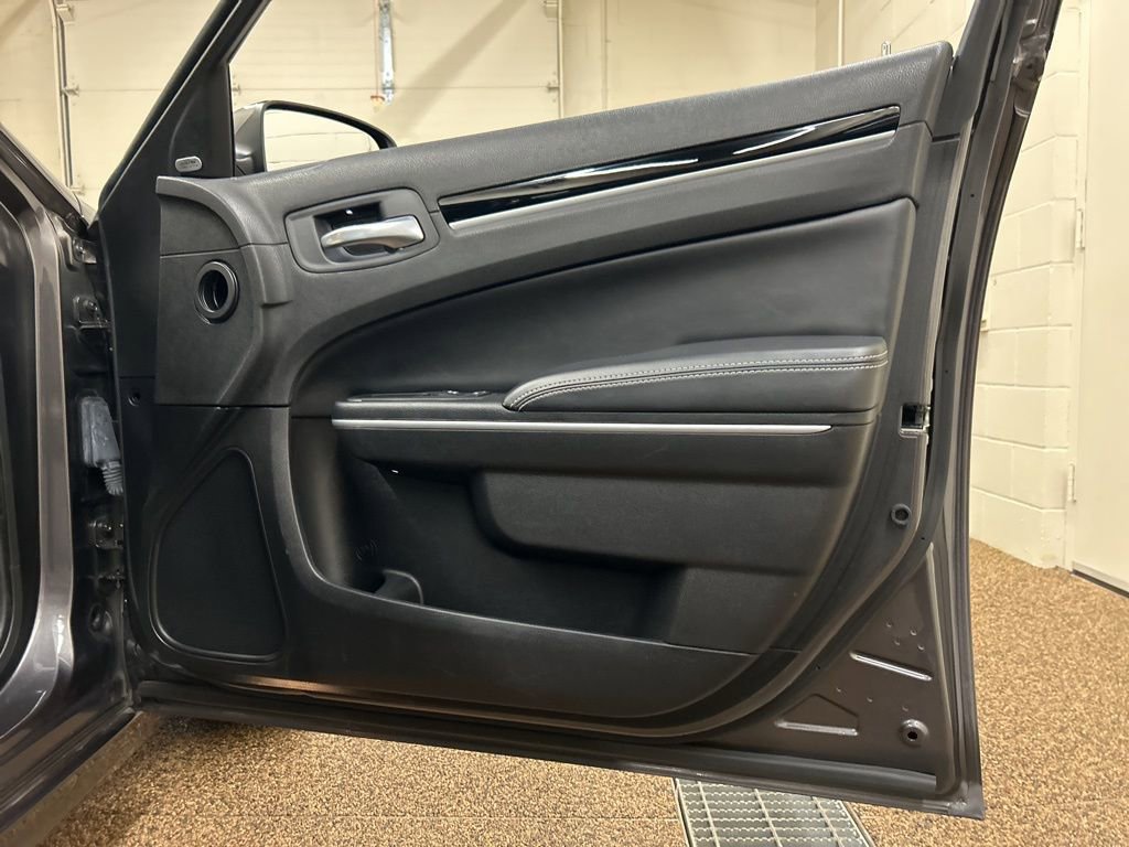 Used 2022 Chrysler 300 S w/ Comfort Group image 16