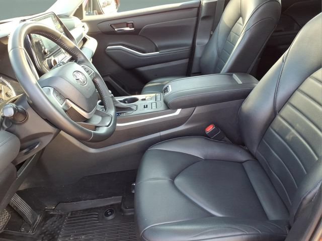 Used 2022 Toyota Highlander XLE AWD/4WD image 13
