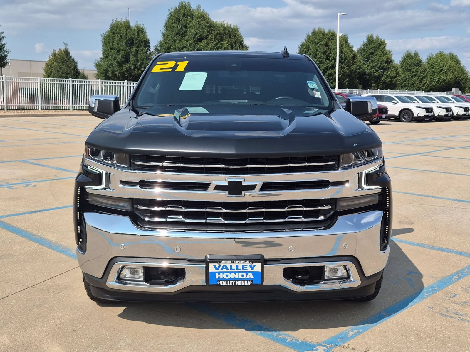 Used 2021 Chevrolet Silverado 1500 LTZ w/ LTZ Premium Package AWD/4WD image 3