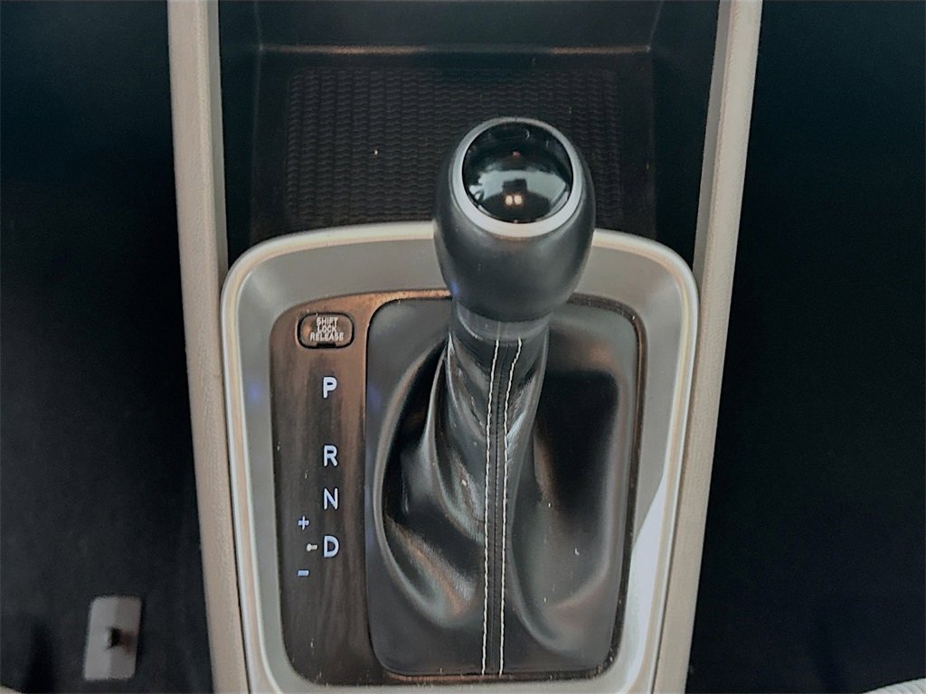 Used 2024 Hyundai Venue SEL image 16