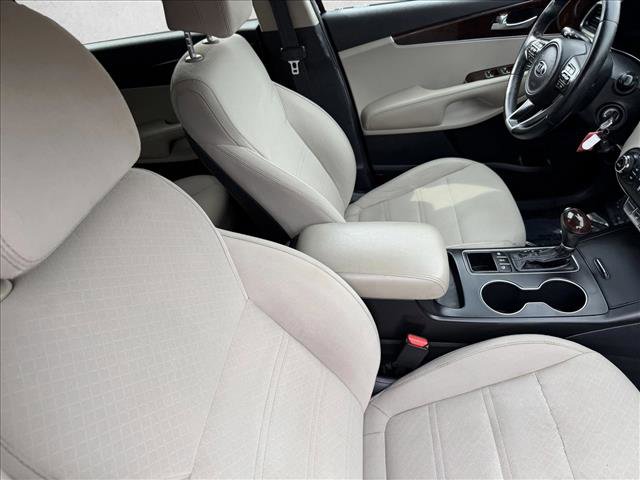 Used 2017 Kia Sorento LX w/ LX Convenience Package image 19