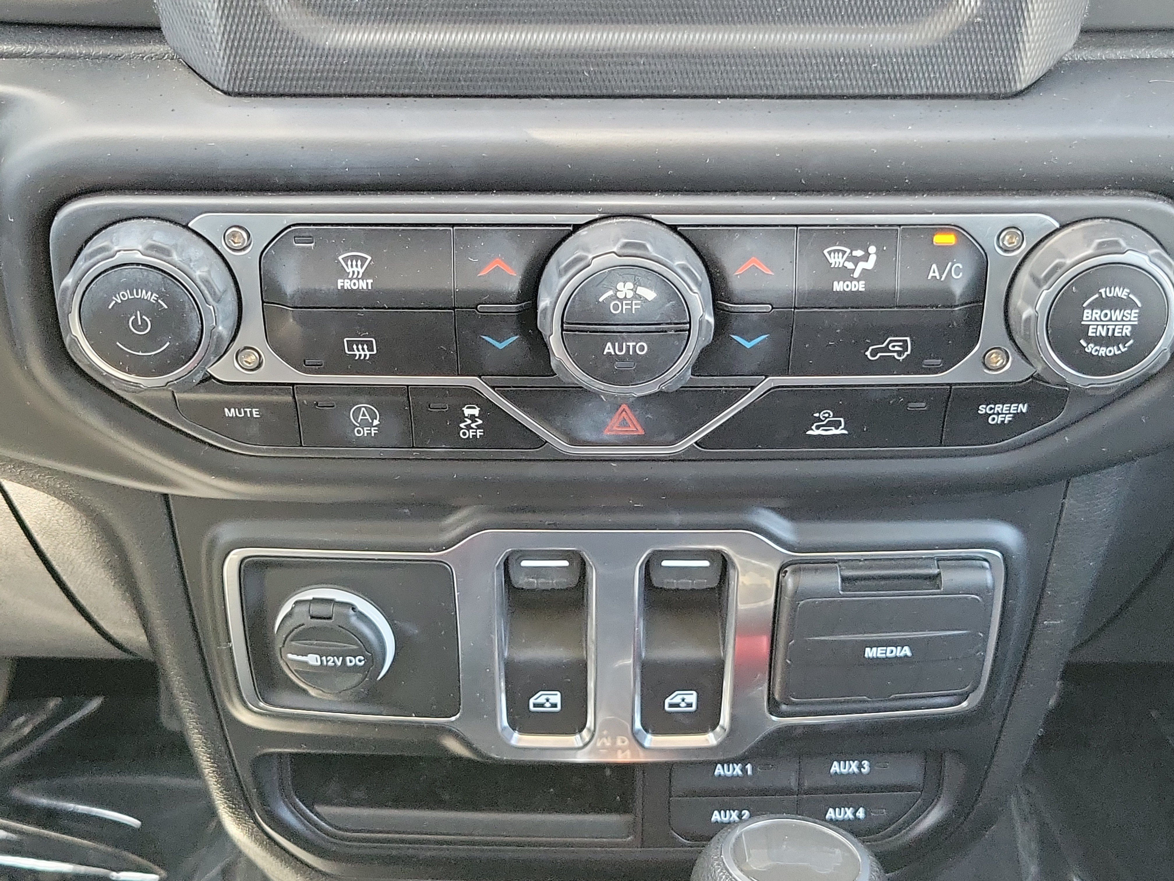 Used 2023 Jeep Wrangler Sport AWD/4WD image 14