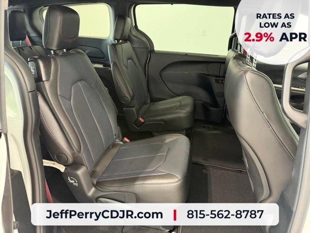 New 2027 Chrysler Pacifica Select FWD image 23
