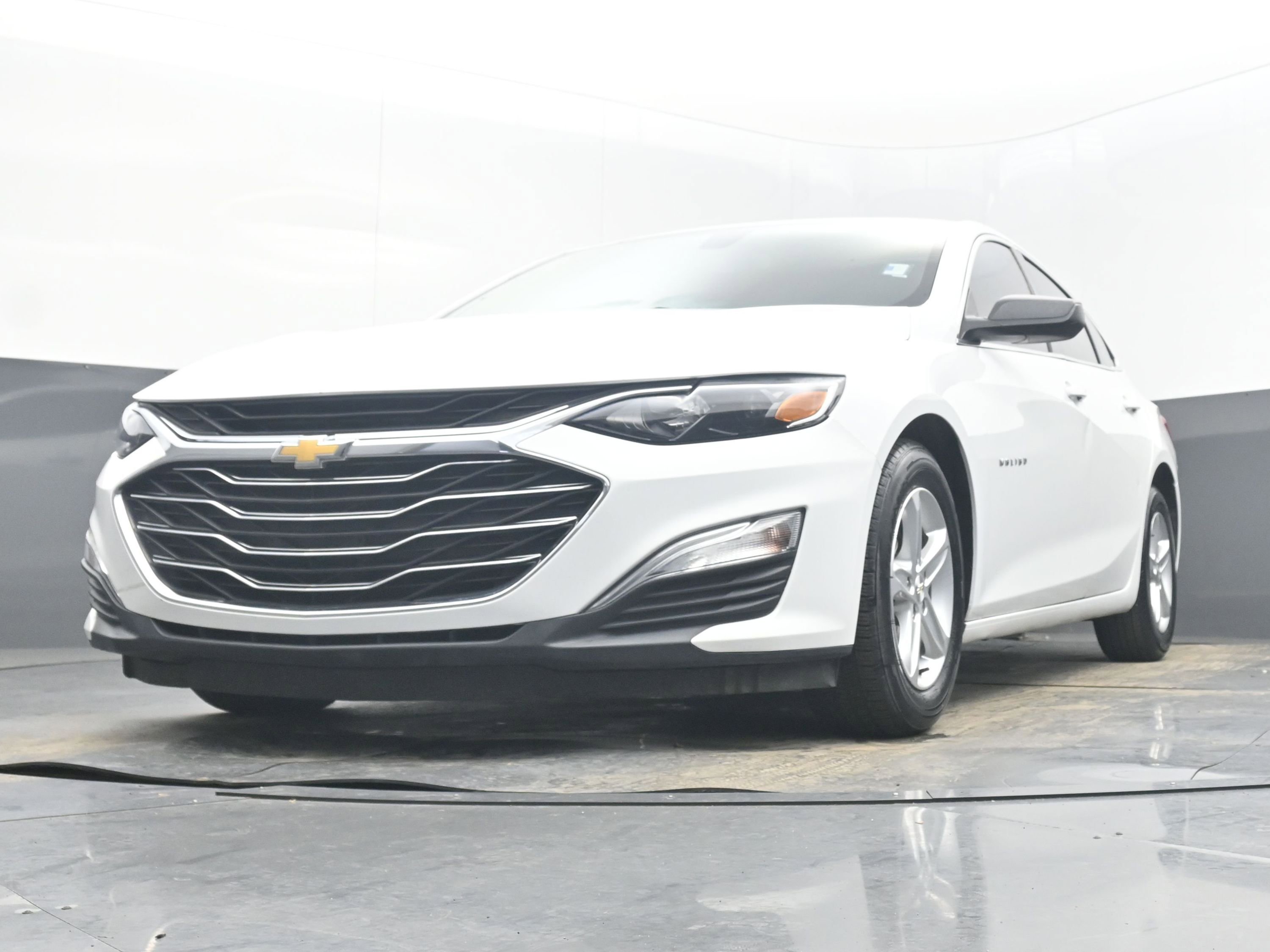 Used 2021 Chevrolet Malibu LS image 25